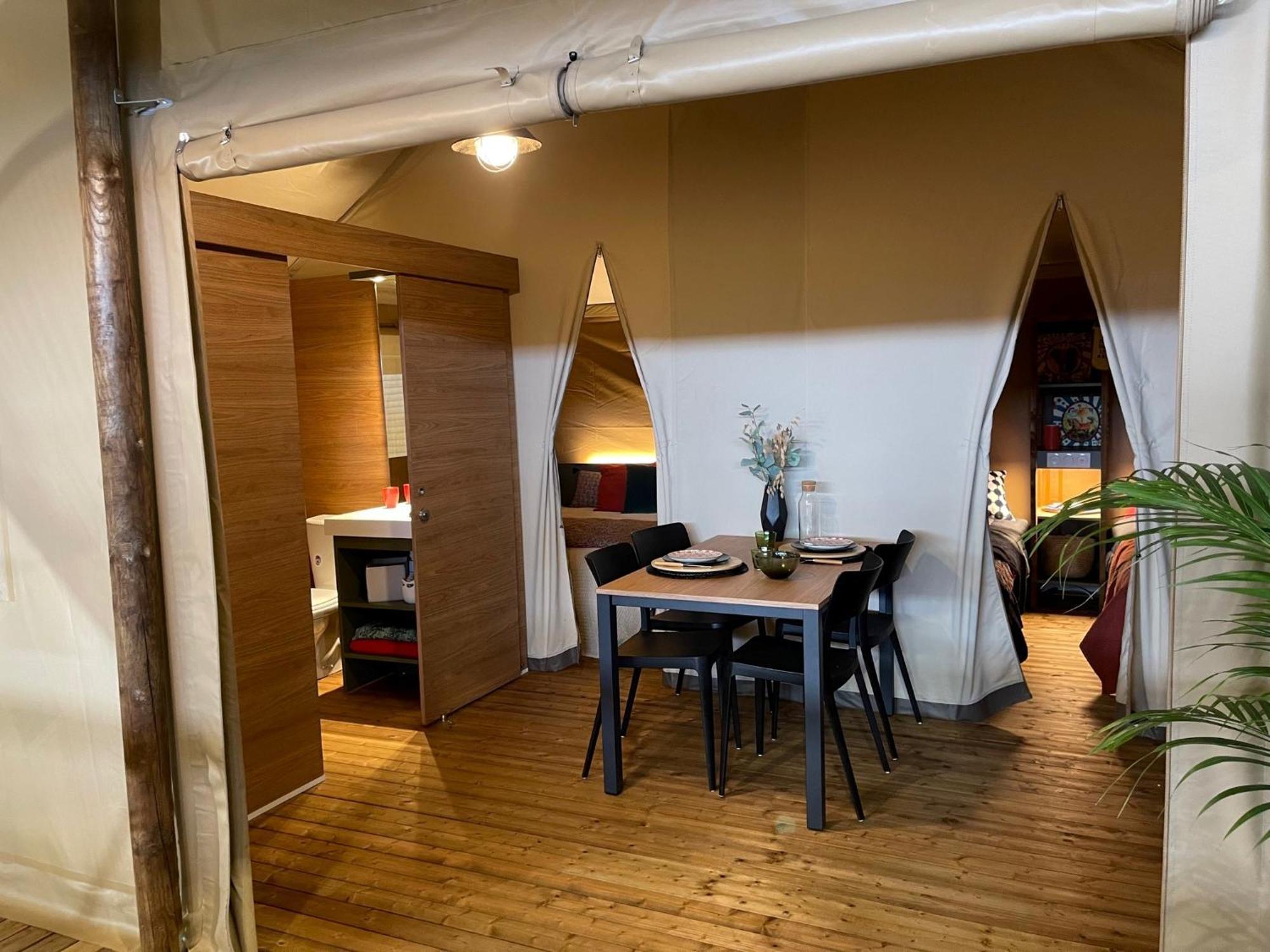 La Clairiere - Ecolieu De Vacances Lamothe-Fenelon Room photo